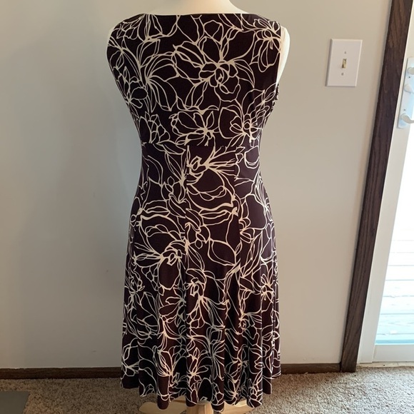 Jones Wear Dress in Brown and Cream, criss cross on top, very good condition - Picture 4 of 8